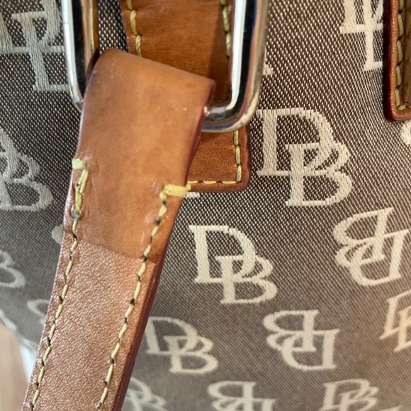 Fashionable Dooney & Bourke Tan Bucket Bag Great Condition - Picture 4 of 10